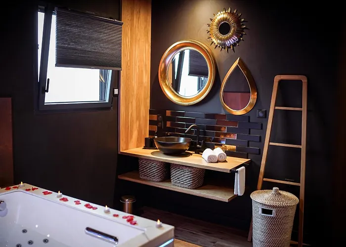 * L’eden * Maison Romantique Avec Balnéo Et Sauna * Treize-Vents